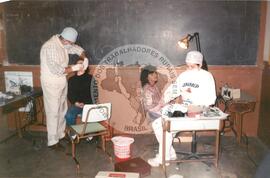 Assentamento "Reunidas" do MST - atendimento odontológico (Promissão-SP, 11 jul. 1998) [fotografia] / Fotógrafo(a) : Arquivo MST. -- Ref.: BR-SPMST_MST-SN-CIN_AMP_000349-001675-ASS.