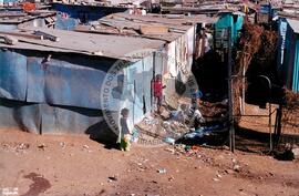 Soweto (Africa do Sul, [sem data]) [fotografia] / Fotógrafo(a) : Arquivo MST. -- Ref.: BR-SPMST_MST-SN-CIN_AMP_001101-009060-RIT.