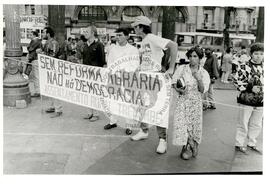 Ato do MST (São Paulo (Estado), [sem data]) [fotografia] / Fotógrafo(a) : Douglas Mansur. -- Ref.: BR-SPMST_MST-SN-CIN_AMP_000403-002333-AMT.