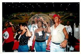 Encontro de Jovens do MST, na Ucicamp, 3o (Campinas-SP, 14 fev. 2001) [fotografia] / Fotógrafo(a) : Douglas Mansur. -- Ref.: BR-SPMST_MST-SN-CIN_AMP_000907-006909-ENJ.