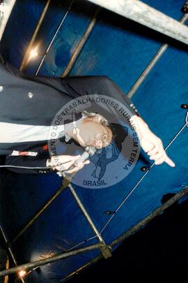 José Dirceu (Brasil, [sem data]) [fotografia] / Fotógrafo(a) : Antônio Tomanini ; Arquivo MST ; Bernardo Fernandes ; Débora Lerrer ; Douglas Mansur ; Mário de Freitas ; Regina Vilela. -- Ref.: BR-SPMST_MST-SN-CIN_AMP_001588-012162-PER.