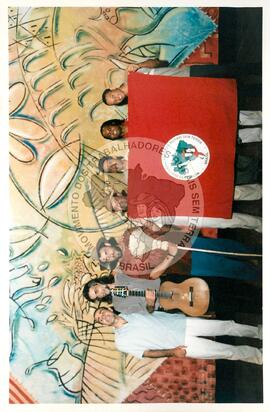 Semana Nacional de Cultura Brasileira e Reforma Agrária (Rio de Janeiro-RJ, 18 mar. 2002) [fotografia] / Fotógrafo(a) : João Laet. -- Ref.: BR-SPMST_MST-SN-CIN_AMP_001817-013445-NDT.