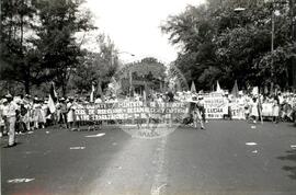 de Maio, 1o (El Salvador, 01 mai. 1988) [fotografia] / Fotógrafo(a) : Mara. -- Ref.: BR-SPMST_MST-SN-CIN_AMP_001069-008643-RIT.