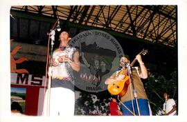 Encontro de Jovens do MST, na Ucicamp, 2o (Campinas-SP, 18 fev. 2000) [fotografia] / Fotógrafo(a) : Milene Medeiros. -- Ref.: BR-SPMST_MST-SN-CIN_AMP_000899-006500-ENJ.