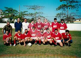 Partida de futebol entre o time do MST e do Chico Buarque (Rio de Janeiro (Estado), mar. 2000) [fotografia] / Fotógrafo(a) : Maysa Mendonça. -- Ref.: BR-SPMST_MST-SN-CIN_AMP_000805-005212-CUL.