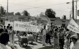 Manifestação Dia do Lavrador (Ouro Preto D'Oeste-RO, 25 jul. 1988) [fotografia] / Fotógrafo(a) : [sem autoria]. -- Ref.: BR-SPMST_MST-SN-CIN_AMP_000441-002559-AMT.