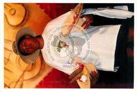 Semana Nacional de Cultura Brasileira e Reforma Agrária (Rio de Janeiro-RJ, 18 mar. 2002) [fotografia] / Fotógrafo(a) : Luciney Martins. -- Ref.: BR-SPMST_MST-SN-CIN_AMP_001814-013272-NDT.