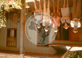 Trabalho comunitário (Saranduva-RS, [sem data]) [fotografia] / Fotógrafo(a) : Arquivo MST. -- Ref.: BR-SPMST_MST-SN-CIN_AMP_001985-015205-PDU.