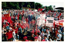 Inauguração do Monumento em homenagem a Antônio Tavares Pereira (Curitiba-PR, 01 mai. 2001) [fotografia] / Fotógrafo(a) : Douglas Mansur. -- Ref.: BR-SPMST_MST-SN-CIN_AMP_001027-008089-ELF.