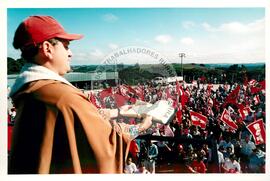 Inauguração do Monumento em homenagem a Antônio Tavares Pereira (Curitiba-PR, 01 mai. 2001) [fotografia] / Fotógrafo(a) : Douglas Mansur. -- Ref.: BR-SPMST_MST-SN-CIN_AMP_001025-007966-ELF.