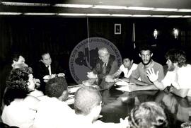 Audiência MST e Saulo Ramos (Brasília-DF, 25 out. 1989) [fotografia] / Fotógrafo(a) : Arquivo MST ; Claudio Somacal. -- Ref.: BR-SPMST_MST-SN-CIN_AMP_000627-003528-ARV.