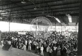Concentração de 12 mil lavradores pela Reforma Agrária (Registro-SP, 25 ago. 1985) [fotografia] / Fotógrafo(a) : Regina Vilela. -- Ref.: BR-SPMST_MST-SN-CIN_AMP_000361-001738-AMT.