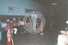 Encontro Estadual do MST, 10o (Fortaleza-CE, dez. 1998) [fotografia] / Fotógrafo(a) : Arquivo MST. -- Ref.: BR-SPMST_MST-SN-CIN_AMP_001001-007823-ENC.