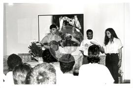 Grupo Oficina do MST presta homenagem ao embaixador de Cuba e Che Guevara (Distrito Federal (Brasil), 28 ago. 1997) [fotografia] / Fotógrafo(a) : Francisca Montejo. -- Ref.: BR-SPMST_MST-SN-CIN_AMP_000581-003236-AMT.