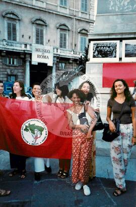 Encontro com o embaixador do Brasil (Roma (Itália), 11 set. 1997) [fotografia] / Fotógrafo(a) : Arquivo MST. -- Ref.: BR-SPMST_MST-SN-CIN_AMP_001123-009277-RIT.