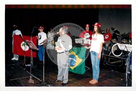 Lançamento do CD "Arte em Movimento" (Rio de Janeiro (Estado), 22 jul. 1998) [fotografia] / Fotógrafo(a) : Arquivo MST. -- Ref.: BR-SPMST_MST-SN-CIN_AMP_000804-005150-CUL.