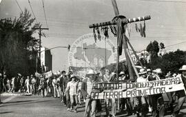 Romaria conquistadora da Terra Prometida (Porto Alegre-RS, 27 mai. 1986) [fotografia] / Fotógrafo(a) : Karine Emerich. -- Ref.: BR-SPMST_MST-SN-CIN_AMP_001956-014961-SPR.
