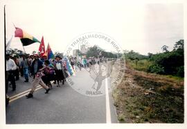Marcha MST-Bolivia e encontro contra a ALCA (Bolivia, 16 mai. 2002) [fotografia] / Fotógrafo(a) : Joaquin Piñero (Kima). -- Ref.: BR-SPMST_MST-SN-CIN_AMP_001088-008754-RIT.