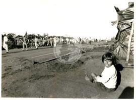 Caminhada no Pontal (São Paulo (Estado), [sem data]) [fotografia] / Fotógrafo(a) : André Teles ; Ênfase. -- Ref.: BR-SPMST_MST-SN-CIN_AMP_001427-011584-MAC.