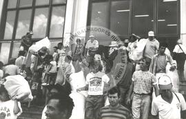 Mobilização do MST no Ministério do Trabalho (Rio Grande do Sul, [sem data]) [fotografia] / Fotógrafo(a) : Débora Lerrer. -- Ref.: BR-SPMST_MST-SN-CIN_AMP_000475-002775-AMT.