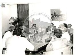 Audiência do MST com o Ministro Nelson Ribeiro MIRAD (Distrito Federal (Brasil), 19 ago. 1985) [fotografia] / Fotógrafo(a) : Eni Nantes da Cruz. -- Ref.: BR-SPMST_MST-SN-CIN_AMP_000622-003507-ARV.