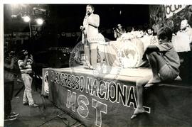 Congresso Nacional do MST, 2o (Distrito Federal (Brasil), 08 mai. 1990) [fotografia] / Fotógrafo(a) : Douglas Mansur ; Carlos Carvalho. -- Ref.: BR-SPMST_MST-SN-CIN_AMP_000703-004224-CGR.