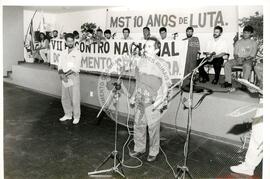 Encontro Nacional, 7o (Salvador-BA, dez. 1992) [fotografia] / Fotógrafo(a) : Douglas Mansur. -- Ref.: BR-SPMST_MST-SN-CIN_AMP_000994-007799-ENC.