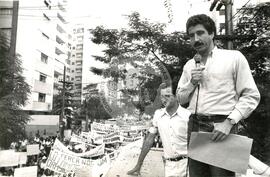 Manifestação pelo dia do agricultor (São Paulo (Estado), 25 jul. 1985) [fotografia] / Fotógrafo(a) : Regina Vilela. -- Ref.: BR-SPMST_MST-SN-CIN_AMP_000360-001737-AMT.