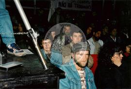 Vigília pela Reforma Agrária no Sindicato dos Metalúrgicos (São Bernardo do Campo-SP, 25 abr. 1992) [fotografia] / Fotógrafo(a) : Arquivo MST. -- Ref.: BR-SPMST_MST-SN-CIN_AMP_000382-002022-AMT.