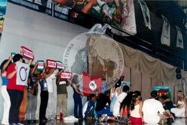 Encontro de Jovens do MST, na Ucicamp, 3o (Campinas-SP, 14 fev. 2001) [fotografia] / Fotógrafo(a) : Michelle Cafaldo. -- Ref.: BR-SPMST_MST-SN-CIN_AMP_000905-006835-ENJ.