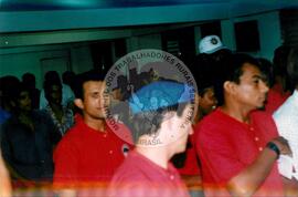 Delegação do MST em Cuba - 40º Aniversário da ANAP (Cuba, 15 mai. 1999) [fotografia] / Fotógrafo(a) : Nilton Viana. -- Ref.: BR-SPMST_MST-SN-CIN_AMP_001042-008343-RIT.