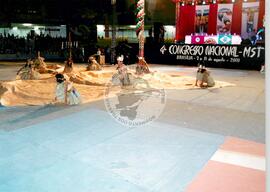 Congresso Nacional do MST, 4o (Distrito Federal (Brasil), 07 ago. 2000) [fotografia] / Fotógrafo(a) : Douglas Mansur ; Paula Reis ; João Zinclar. -- Ref.: BR-SPMST_MST-SN-CIN_AMP_000712-004559-CGR.