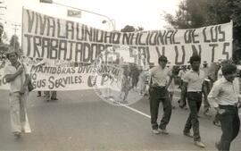 de Maio, 1o (El Salvador, 01 mai. 1988) [fotografia] / Fotógrafo(a) : Mara. -- Ref.: BR-SPMST_MST-SN-CIN_AMP_001069-008646-RIT.