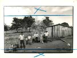 Assentamento "Bom Retiro" (Palmeiras das Missões-RS, [sem data]) [fotografia] / Fotógrafo(a) : Arquivo MST. -- Ref.: BR-SPMST_MST-SN-CIN_AMP_000180-001286-ASS.