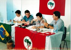 Congresso Nacional do MST, 4o (Distrito Federal (Brasil), 07 ago. 2000) [fotografia] / Fotógrafo(a) : Douglas Mansur ; Paula Reis ; João Zinclar. -- Ref.: BR-SPMST_MST-SN-CIN_AMP_000717-004669-CGR.