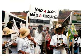 Ato contra a ALCA Grito dos Excluídos (São Paulo (Estado), 07 set. 2002) [fotografia] / Fotógrafo(a) : Douglas Mansur. -- Ref.: BR-SPMST_MST-SN-CIN_AMP_000400-002301-AMT.