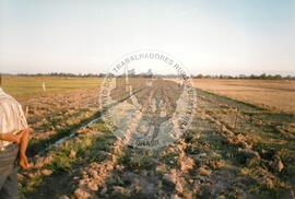 Viagem de Joelson, Ênio e João Pedro (Ásia, 1996) [fotografia] / Fotógrafo(a) : Lito Ocampo. -- Ref.: BR-SPMST_MST-SN-CIN_AMP_001137-009485-RIT.