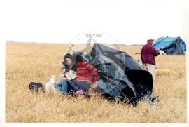 Acampamento "Guarantã" (São Paulo (Estado), jul. 1998) [fotografia] / Fotógrafo(a) : Douglas Mansur. -- Ref.: BR-SPMST_MST-SN-CIN_AMP_000045-000218-ACP.