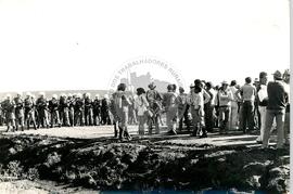 Protesto contra a violência da PM na "Fazenda Annoni" (Rio Grande do Sul, 02 out. 1986) [fotografia] / Fotógrafo(a) : Karine Emerich. -- Ref.: BR-SPMST_MST-SN-CIN_AMP_000452-002612-AMT.
