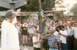 Culto ecumênico em Frente ao Tribunal de Justiça (Santa Catarina, 17 abr. 1988) [fotografia] / Fotógrafo(a) : Jaciel Borges. -- Ref.: BR-SPMST_MST-SN-CIN_AMP_000482-002811-AMT.