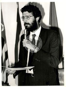 Posse de Dante de Oliveira no Ministerio da Reforma e Desenvolvimento Agrário (Distrito Federal (Brasil), 29 mai. 1985) [fotografia] / Fotógrafo(a) : Leandro Abreu. -- Ref.: BR-SPMST_MST-SN-CIN_AMP_000645-003657-ARV.