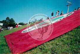 Inauguração do Monumento em homenagem a Antônio Tavares Pereira (Curitiba-PR, 01 mai. 2001) [fotografia] / Fotógrafo(a) : Leticia Barqueta. -- Ref.: BR-SPMST_MST-SN-CIN_AMP_001026-008034-ELF.