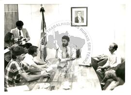 Audiência com o Ministro Dante Oliveira (Brasília-DF, 17 jun. 1986) [fotografia] / Fotógrafo(a) : Edson G. Silva ; Valéria Costa ; Leandro Abreu. -- Ref.: BR-SPMST_MST-SN-CIN_AMP_000619-003490-ARV.