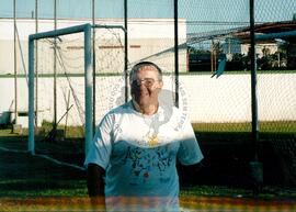 Partida de futebol entre o time do MST e do Chico Buarque (Rio de Janeiro (Estado), mar. 2000) [fotografia] / Fotógrafo(a) : Maysa Mendonça. -- Ref.: BR-SPMST_MST-SN-CIN_AMP_000805-005201-CUL.