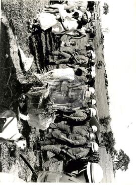 Despejo com repressão Fazenda Ribeirão dos Bugres (Getulina-SP, [sem data]) [fotografia] / Fotógrafo(a) : Douglas Mansur ; Januário F. da Silva. -- Ref.: BR-SPMST_MST-SN-CIN_AMP_001804-013014-VPP.