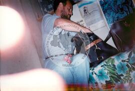 Viagem de Joelson, Ênio e João Pedro (Ásia, 1996) [fotografia] / Fotógrafo(a) : Lito Ocampo. -- Ref.: BR-SPMST_MST-SN-CIN_AMP_001137-009459-RIT.