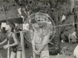 Assentamento "Derrubada" do MST (Ponte Serrada-SC, jan. 1986) [fotografia] / Fotógrafo(a) : Milton Soares. -- Ref.: BR-SPMST_MST-SN-CIN_AMP_000190-001340-ASS.