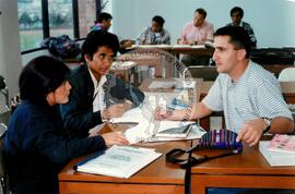 Curso Latino de Comunicação (Equador, fev. 1997) [fotografia] / Fotógrafo(a) : Sally Burch. -- Ref.: BR-SPMST_MST-SN-CIN_AMP_001077-008710-RIT.