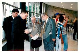 Tribunal Internacional dos Crimes do Latifúndio e da Política Governamental de Violação dos Direitos Humanos (Curitiba-PR, 02 mai. 2001) [fotografia] / Fotógrafo(a) : Douglas Mansur. -- Ref.: BR-SPMST_MST-SN-CIN_AMP_000135-001027-ACS.