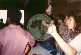 Abertura do Encontro dos Assentados (Santa Catarina, 14 jun. 1992) [fotografia] / Fotógrafo(a) : Arquivo MST. -- Ref.: BR-SPMST_MST-SN-CIN_AMP_000979-007747-ENC.